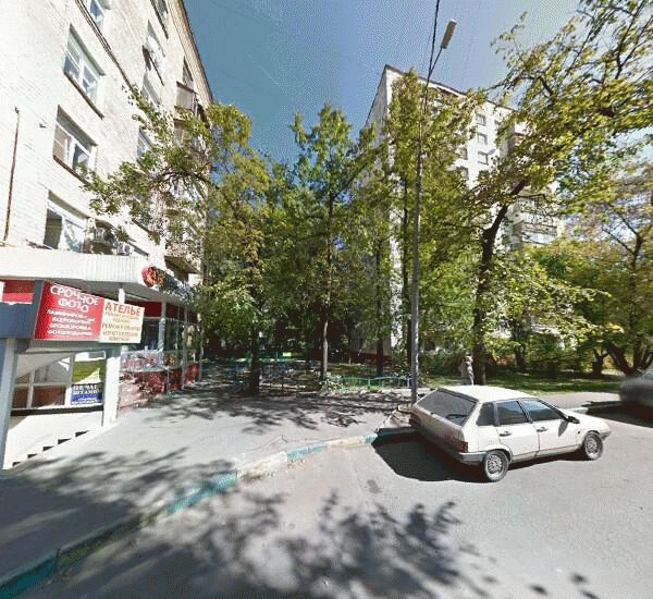 Банкомат ЮниКредита в Москве, Ленинградское ш., вл. 21, автосалон «Рольф-Химки»