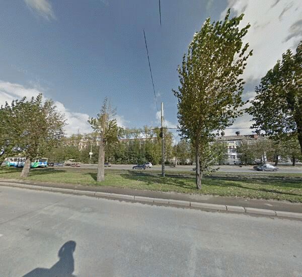 Банкомат Уральского Банка Реконструкции и Развития в Екатеринбурге, просп. Космонавтов,  д. 17а