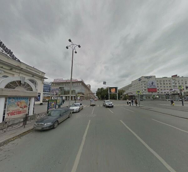 Банкомат Уральского Банка Реконструкции и Развития в Екатеринбурге, пр. Ленина, д. 43, кинотеатр «Колизей»