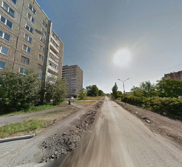 Банкомат Уральского Банка Реконструкции и Развития в Нижнем Тагиле, ш. Черноисточинское,  д. 17