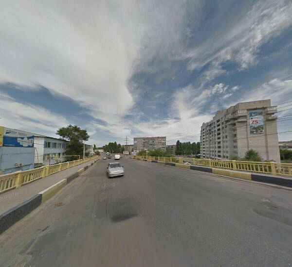 Банкомат Уральского Банка Реконструкции и Развития в Саратове, шоссе Новоастраханское 80