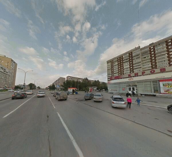 Банкомат Уральского Банка Реконструкции и Развития в Екатеринбурге, ул. Бакинских Комиссаров,  д. 68