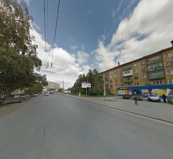 Банкомат Уральского Банка Реконструкции и Развития в Екатеринбурге, ул. Ильича,  д. 52