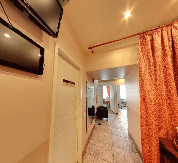 Банкомат ЮниКредита в Санкт-Петербурге, ул. Кирочная,  д. 11