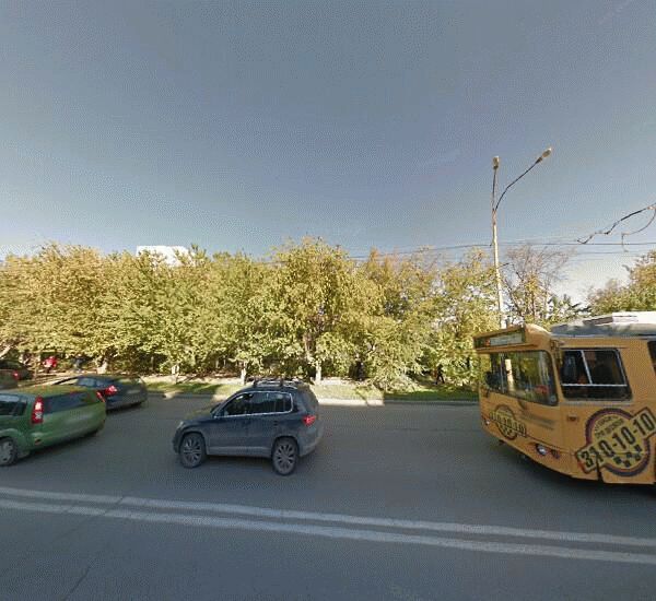 Банкомат Уральского Банка Реконструкции и Развития в Екатеринбурге, ул. Комсомольская, д. 6, аптека