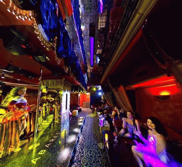 Банкомат Уральского Банка Реконструкции и Развития в Екатеринбурге, ул. Малышева, д. 74, отель «Екатеринбург-Центральный»