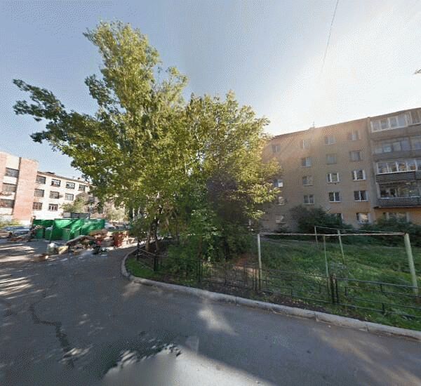 Банкомат Уральского Банка Реконструкции и Развития в Екатеринбурге, ул. Татищева, д. 16, магазин «Продукты»