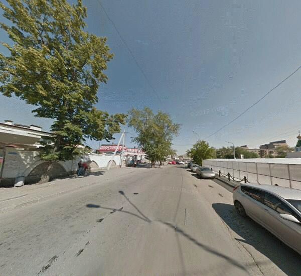 Банкомат Уральского Банка Реконструкции и Развития в Екатеринбурге, ул. Вокзальная,  д. 15а