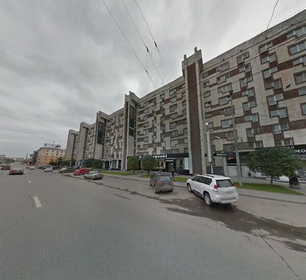 Отделение Уральского Банка Реконструкции и Развития в Екатеринбурге, просп. Ленина,  д. 40/ ул. Карла Либкнехта,  д. 18