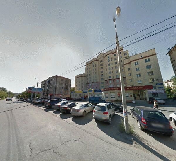 Отделение Уральского Банка Реконструкции и Развития в Челябинске, ул. Плеханова,  д. 45