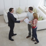 В России стали экономить на услугах риэлторов