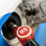 Козак сообщил о невозможности в России госрегулирования цен на топливо 